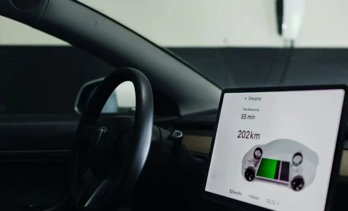 Nabíjení Tesly ilustrační obrázek